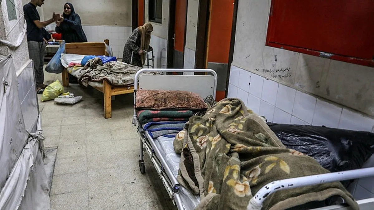 Katil İsrail’den Gazze’de hastanede bulunan yaralılara insanlık dışı muamele: ‘Biz aslında ölüyüz’