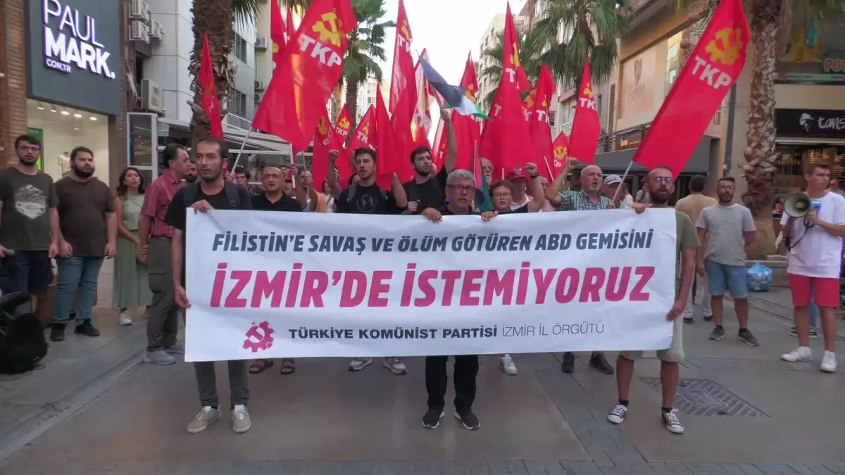 TKP Üyeleri, USS Wasp Gemisine İzmir Limanı’nda Protesto Düzenledi