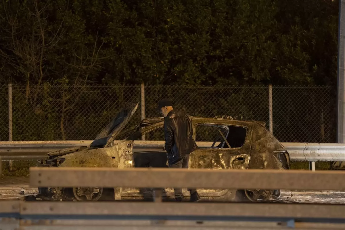 15 Temmuz Şehitler Köprüsü araç yangını dolayısıyla trafiğe kapatıldı