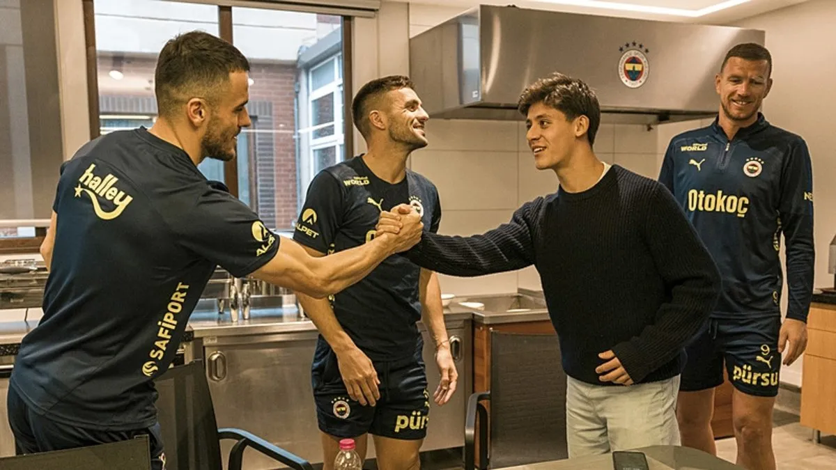 Arda Güler, Fenerbahçe Can Bartu Tesisleri’ni ziyaret etti