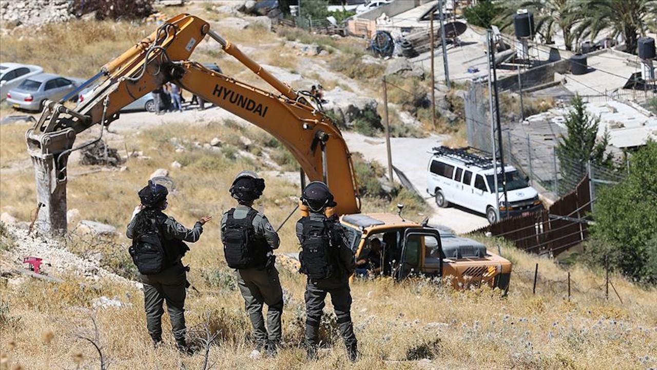 İsrail ordusu, Batı Şeria’nın Tulkerim kentinde Filistinlilere ait bir evi yıktı