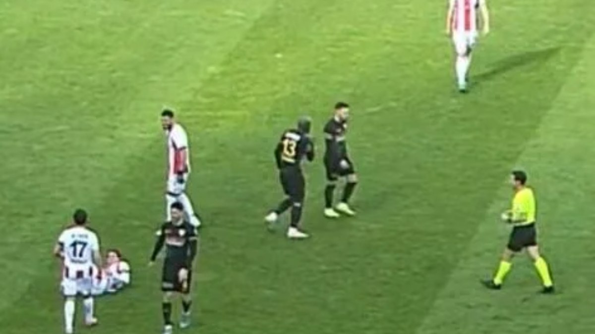 Süper Lig’de ilginç kırmızı kart: Bahoken, takım arkadaşına fiziki müdahalede bulundu